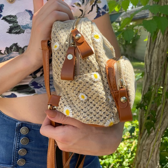 Cute mini summer backpack ☀️ - Picture 4 of 7